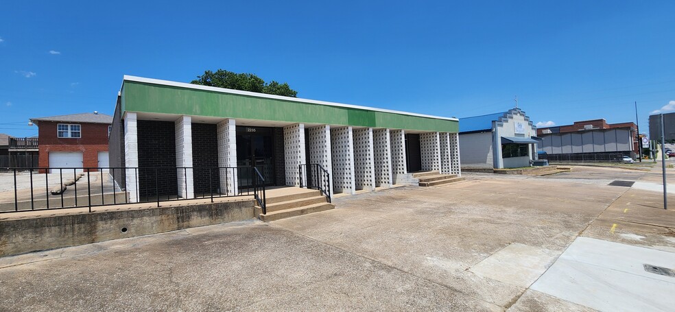 2235 E 6th St, Tulsa, OK for lease - Building Photo - Image 1 of 7