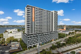 Plus de détails pour 201 Clearwater Dr, West Palm Beach, FL - Bureau/Commerce de détail à louer