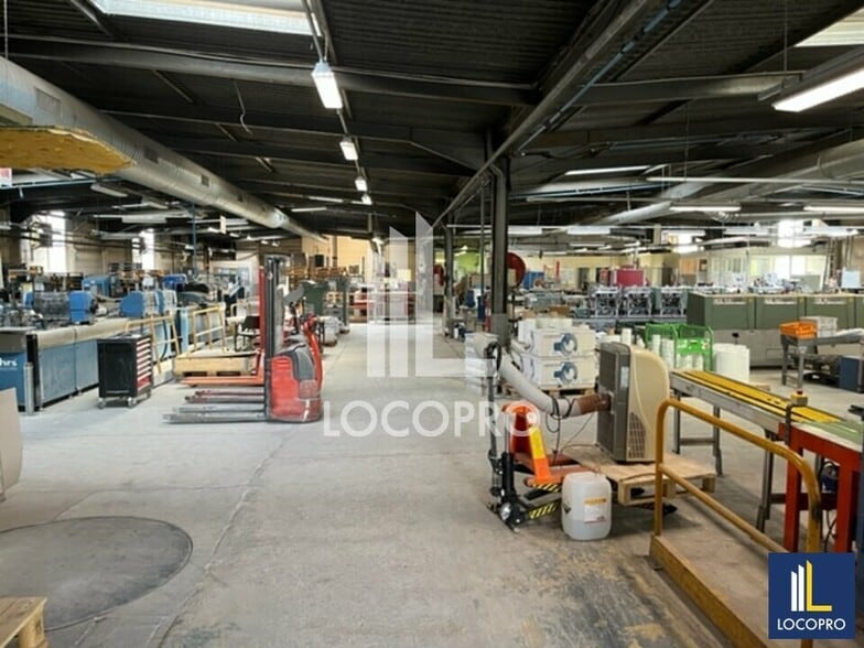 Industrial in Le Muy for lease - Interior Photo - Image 2 of 3