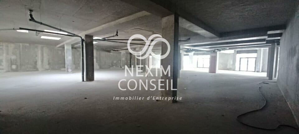 Retail in Bezons for lease - Interior Photo - Image 2 of 3