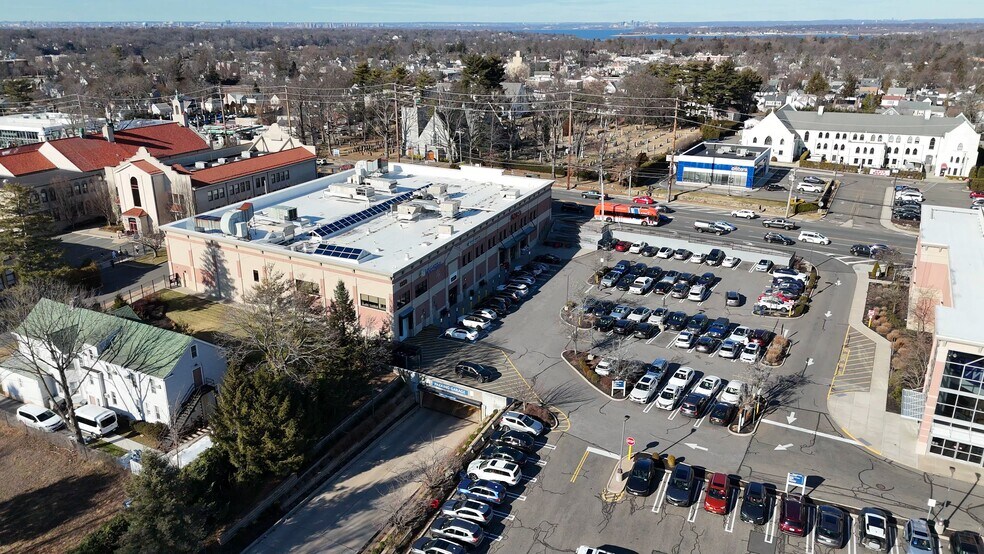 1410-1420 Northern Blvd, Manhasset, NY à louer - Vidéo sur l’inscription commerciale - Image 2 de 18