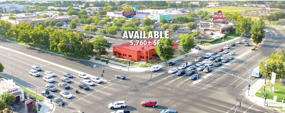 7007 N Cedar Ave, Fresno, CA à louer - Photo du bâtiment - Image 1 de 10