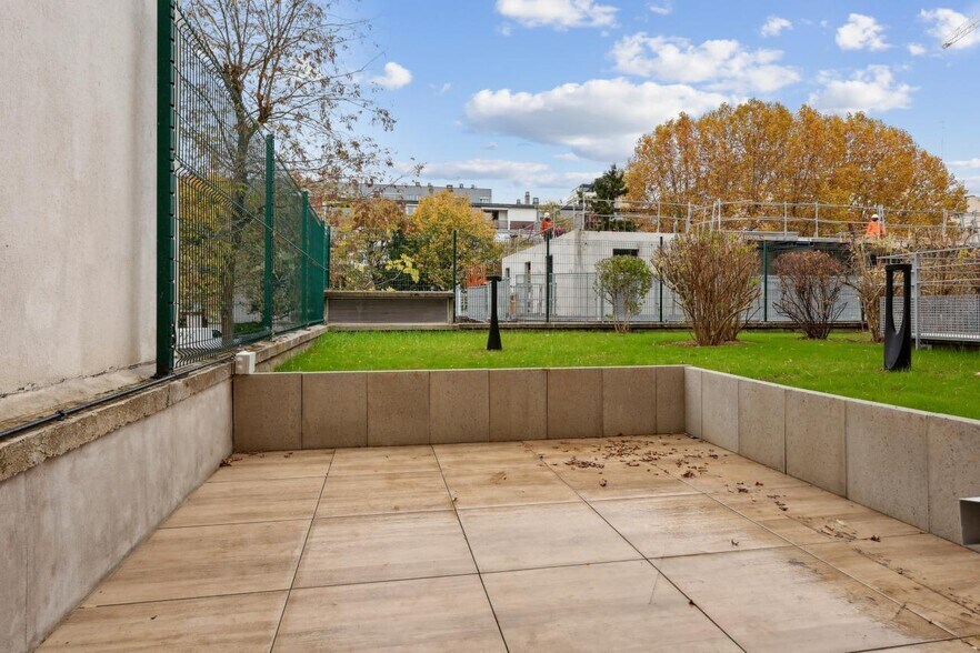 Office in Boulogne-Billancourt for lease - Building Photo - Image 2 of 14