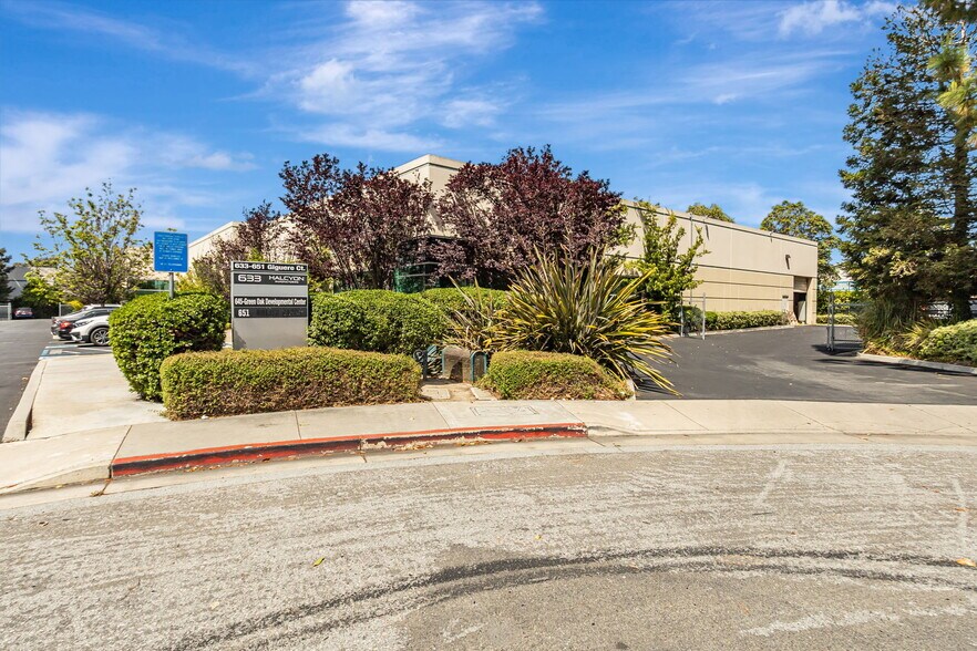633-651 Giguere Ct, San Jose, CA à louer - Photo du bâtiment - Image 2 de 10