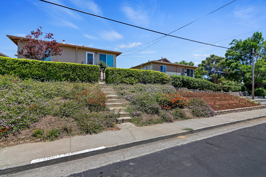 385 E L St, Benicia, CA à vendre - Photo du bâtiment - Image 2 de 15