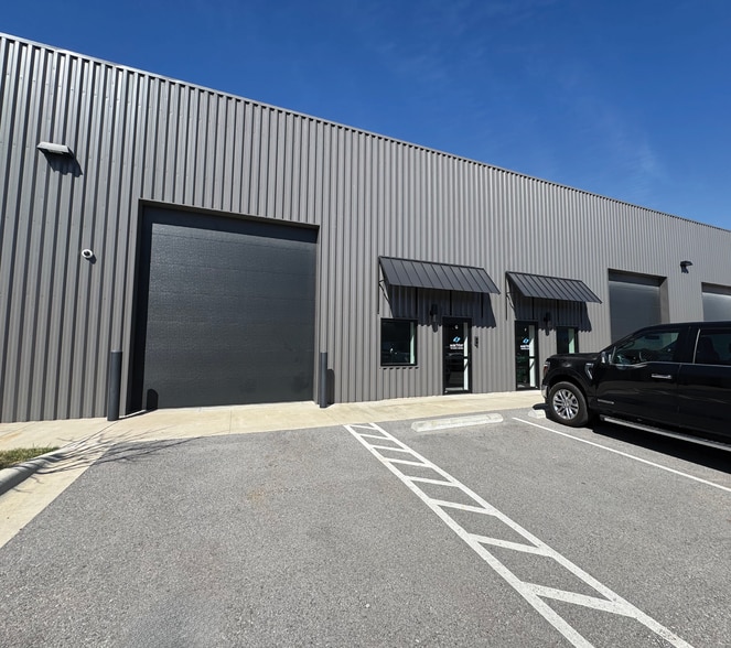 122 Grant Pl, Lowell, AR à louer - Photo du bâtiment - Image 2 de 7