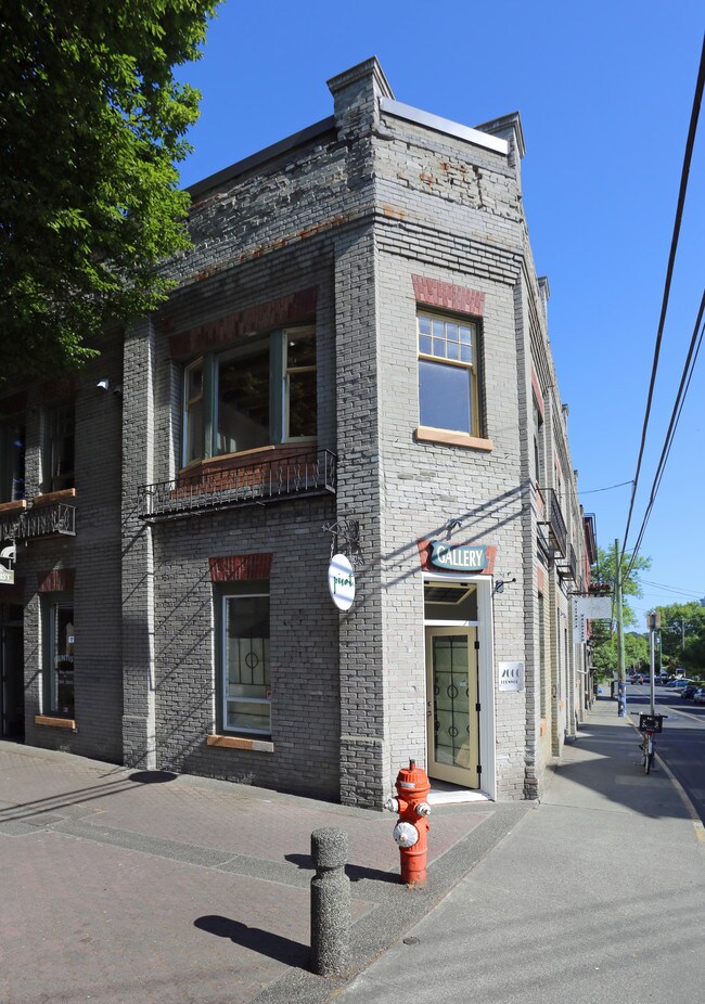 Plus de détails pour 2000-2004 Fernwood Rd, Victoria, BC - Commerce de détail à louer