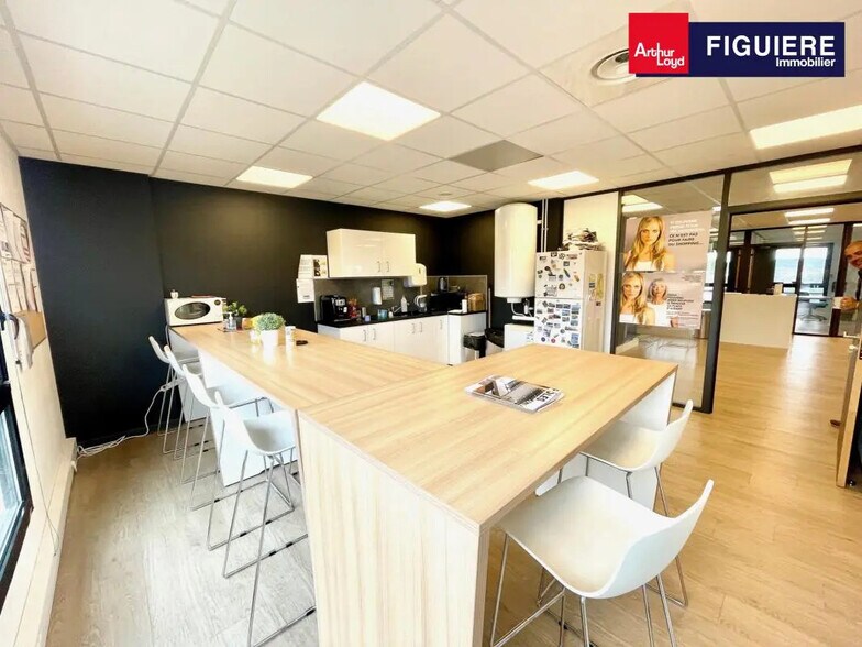 105 Rue René Descartes, Aix-en-Provence for lease - Interior Photo - Image 2 of 20