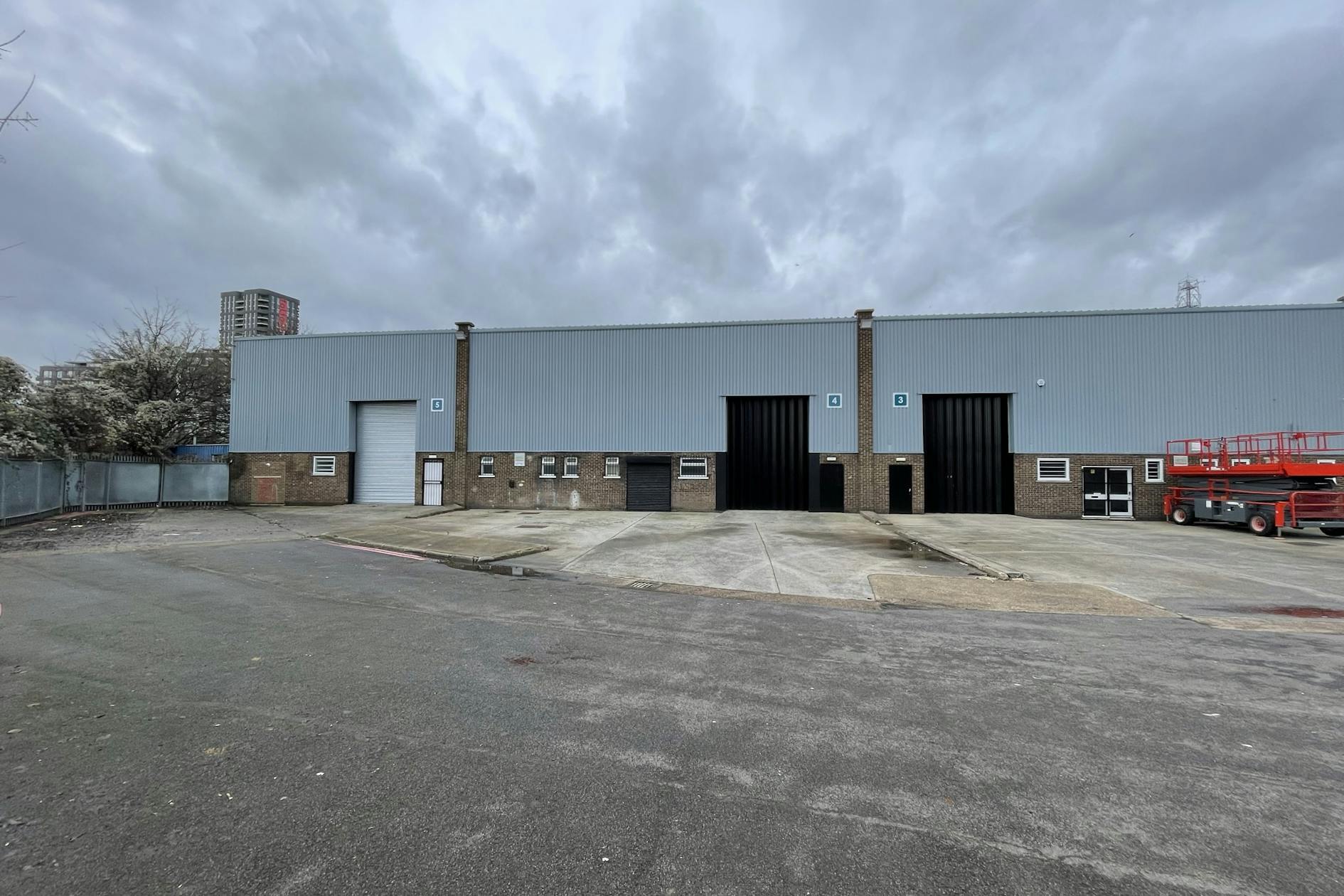 22 Hythe Rd, Londres à louer Photo du bâtiment- Image 1 de 4