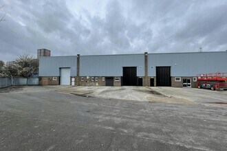 22 Hythe Rd, Londres à louer Photo du bâtiment- Image 1 de 4