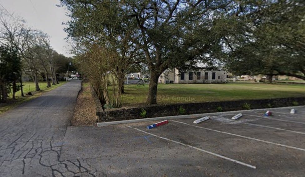 1062 Clepper, Montgomery, TX for sale - Building Photo - Image 3 of 7