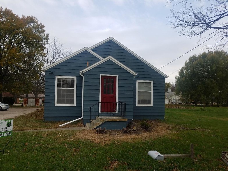 1305 Sunset Dr, Norwalk, IA à vendre - Photo du bâtiment - Image 2 de 8