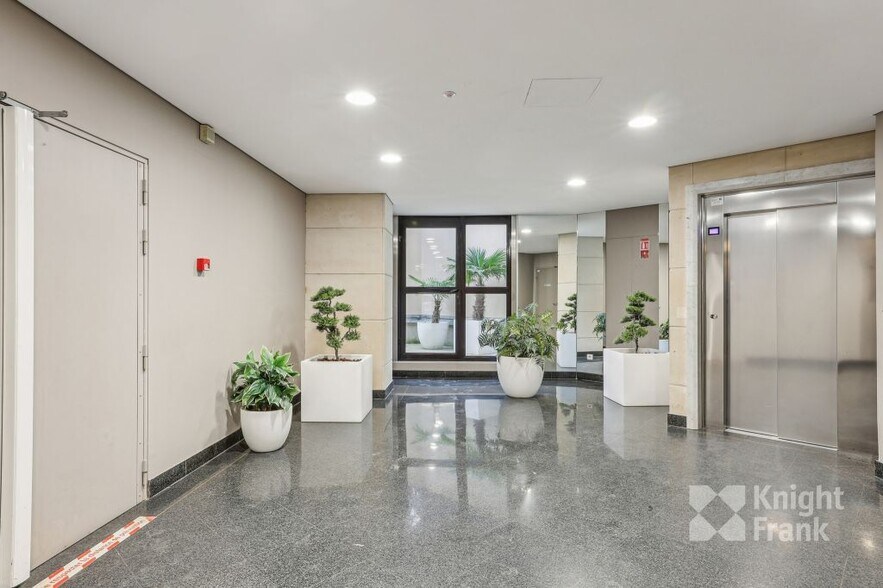 6 Boulevard Bineau, Levallois-Perret à louer - Hall d’entrée - Image 2 de 18