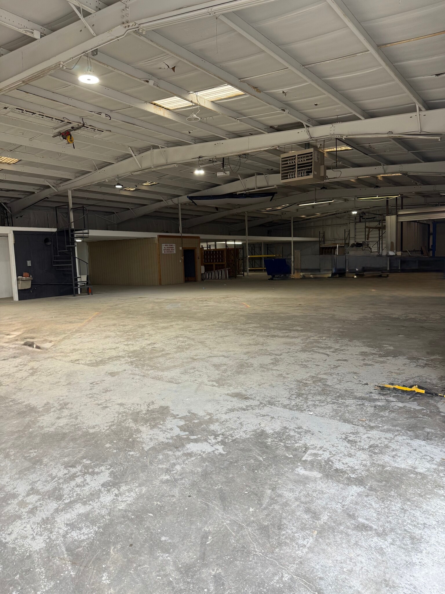 6850 N Interstate 35e E, Waxahachie, TX for lease Interior Photo- Image 1 of 3