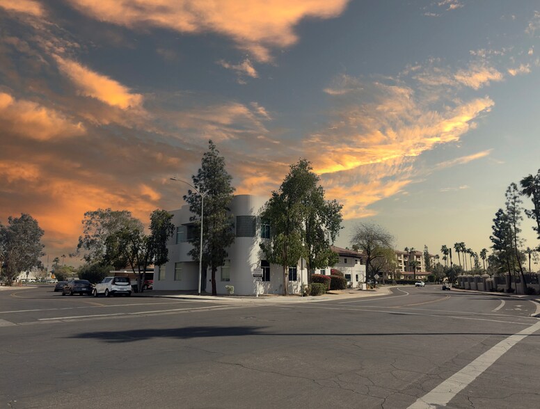 7505 E 6th Ave, Scottsdale, AZ à vendre - Photo du bâtiment - Image 2 de 4