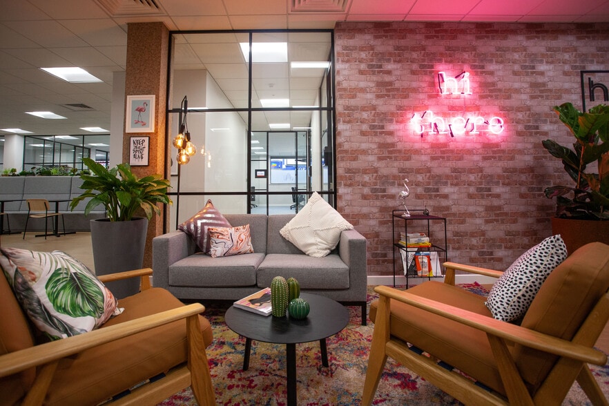 2 Grosvenor Sq, Southampton for lease - Interior Photo - Image 2 of 9