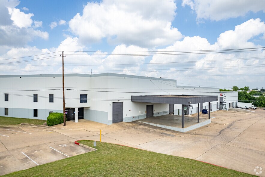 2306 Howard Ln, Austin, TX à louer - Photo du bâtiment - Image 2 de 17