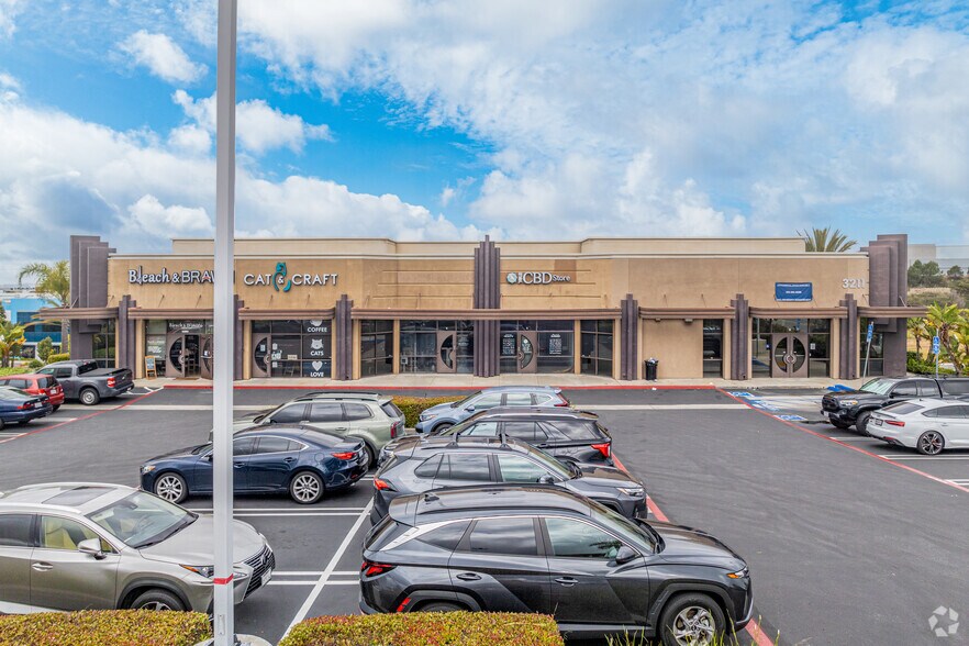 3211-3295 Business Park Dr, Vista, CA à louer - Photo du bâtiment - Image 3 de 11