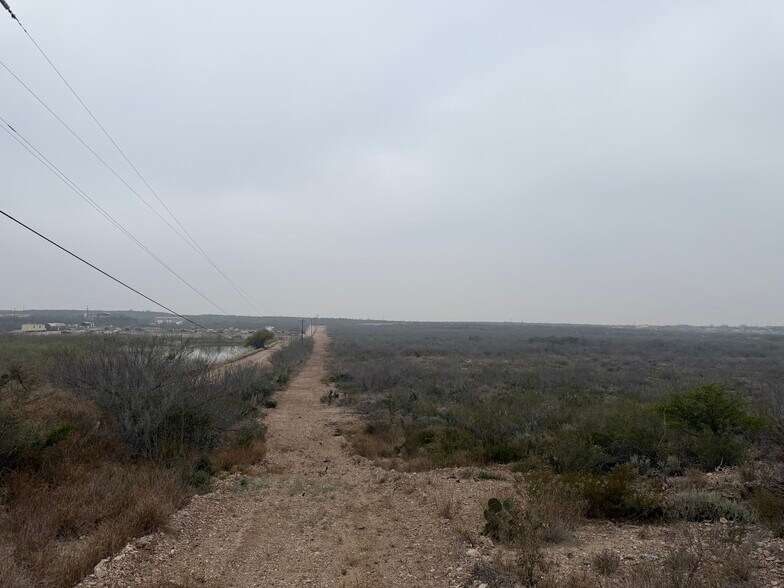 259 S Riata rd, Laredo, TX à vendre - Photo du bâtiment - Image 2 de 9