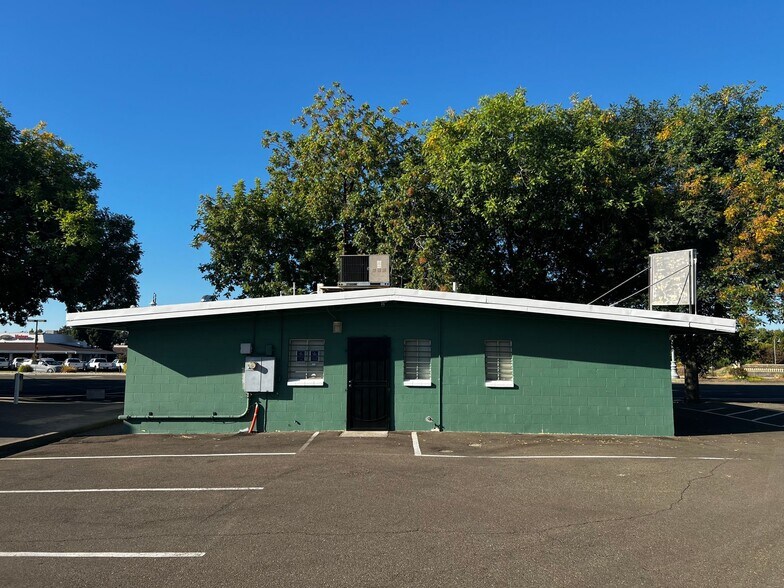610 Cypress Ave, Redding, CA à vendre - Photo du bâtiment - Image 3 de 10