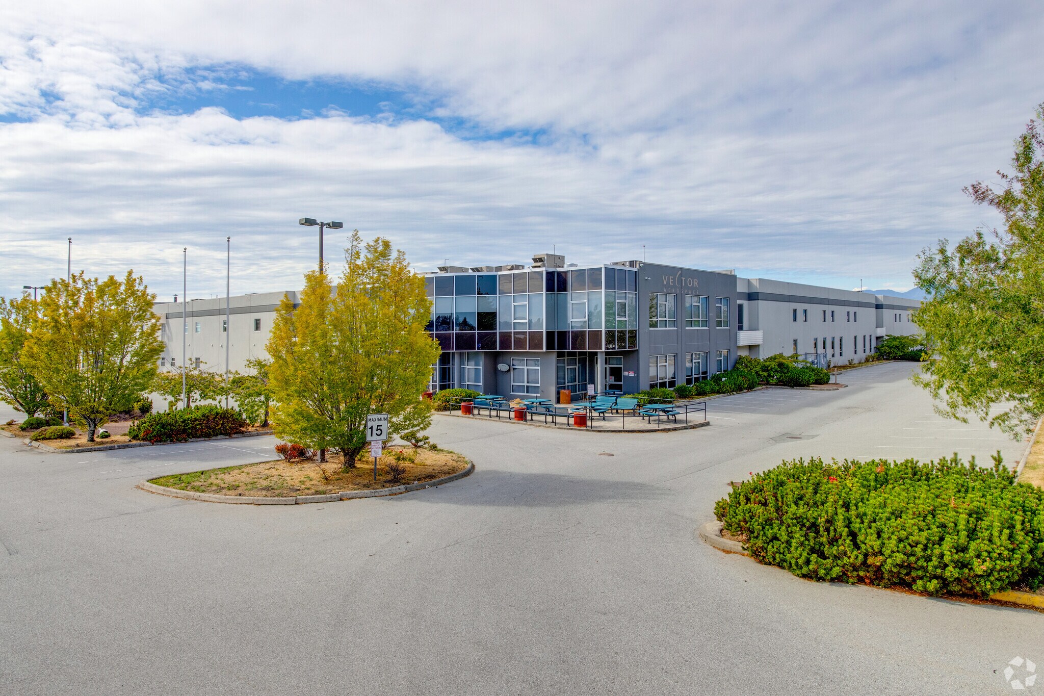 4551 Agar Dr, Richmond, BC à louer Photo du bâtiment- Image 1 de 7