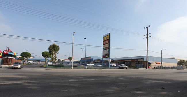 More details for 12727-12765 Van Nuys Blvd, Pacoima, CA - Retail for Lease