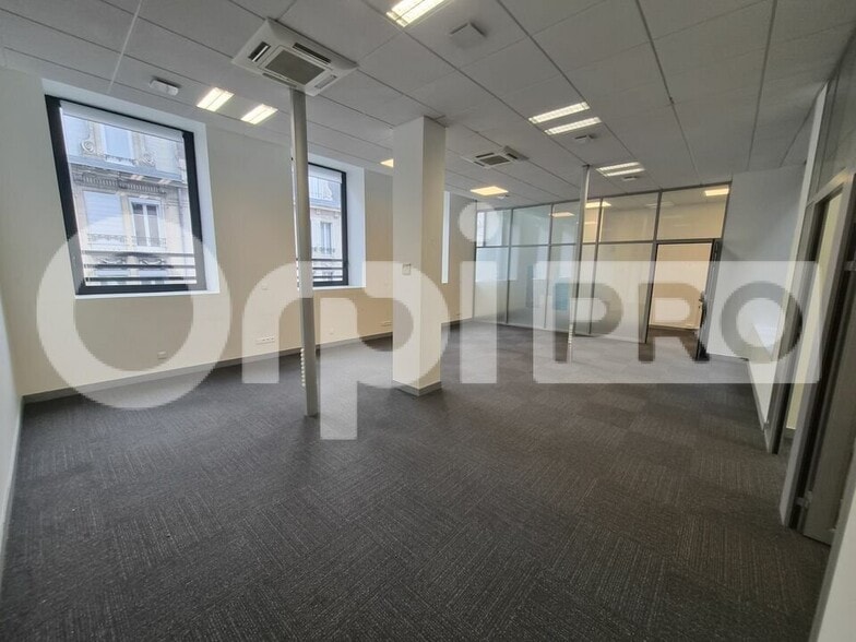 Office in Reims for lease - Interior Photo - Image 1 of 12