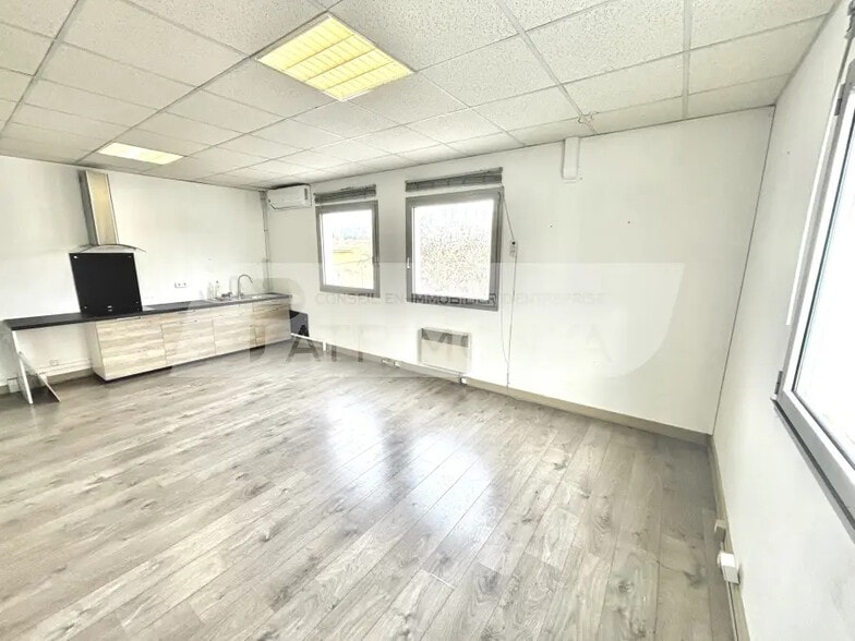 Commerce de détail dans Aubagne à louer - Photo intérieure - Image 3 de 18