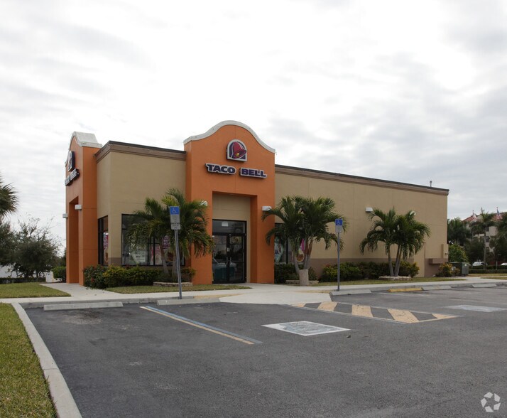 11290 Summerlin Square Dr, Fort Myers, FL à vendre - Photo du bâtiment - Image 3 de 4