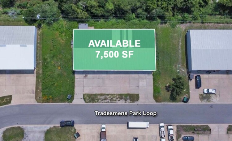 812 Tradesmens Park Loop, Hutto, TX à louer - Photo du bâtiment - Image 2 de 8