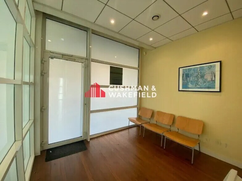 15 Place De France, Balma for lease - Interior Photo - Image 3 of 7
