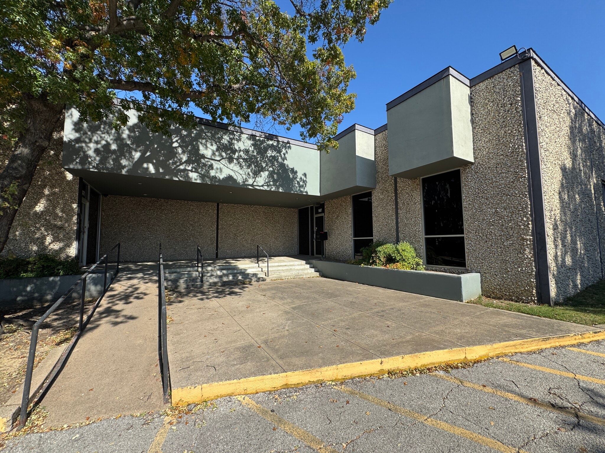 1467-1471 Prudential Dr, Dallas, TX à vendre Photo du bâtiment- Image 1 de 12