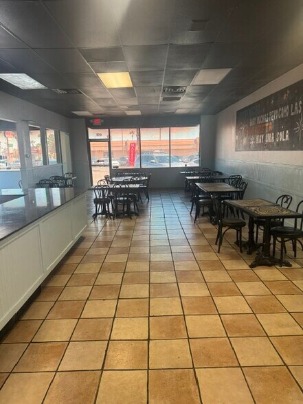 6135-6145 W Sahara Ave, Las Vegas, NV à louer - Photo du bâtiment - Image 2 de 30