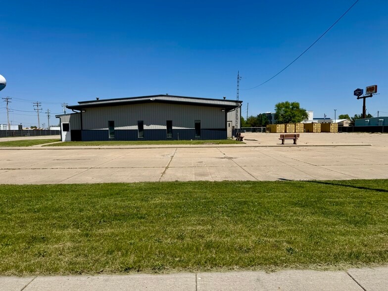 200 W Stevenson Rd, Ottawa, IL for lease - Building Photo - Image 3 of 17