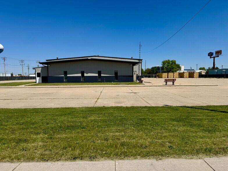 200 W Stevenson Rd, Ottawa, IL à louer - Photo du bâtiment - Image 2 de 16