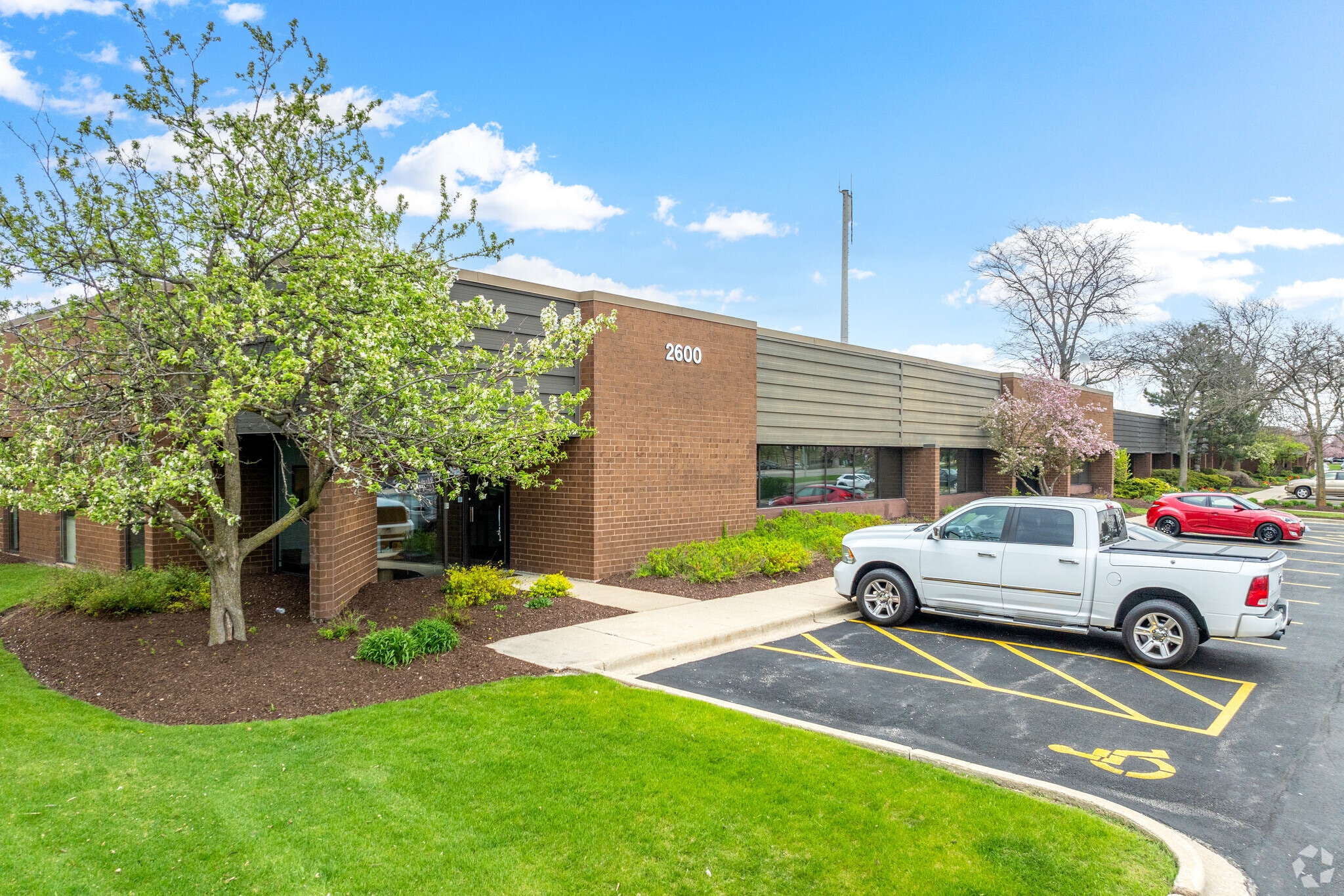 2600 Warrenville Rd, Downers Grove, IL for lease Primary Photo- Image 1 of 36