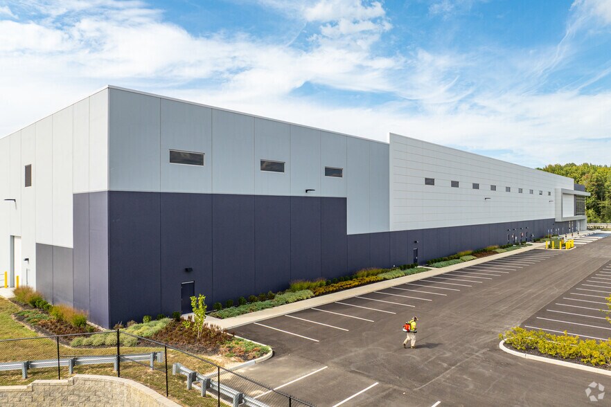 1 Forest Ln, Carneys Point Township, NJ à vendre - Photo du bâtiment - Image 3 de 11