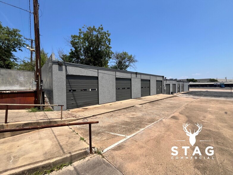 1200 Fort Worth Dr, Denton, TX à louer - Photo du bâtiment - Image 3 de 9