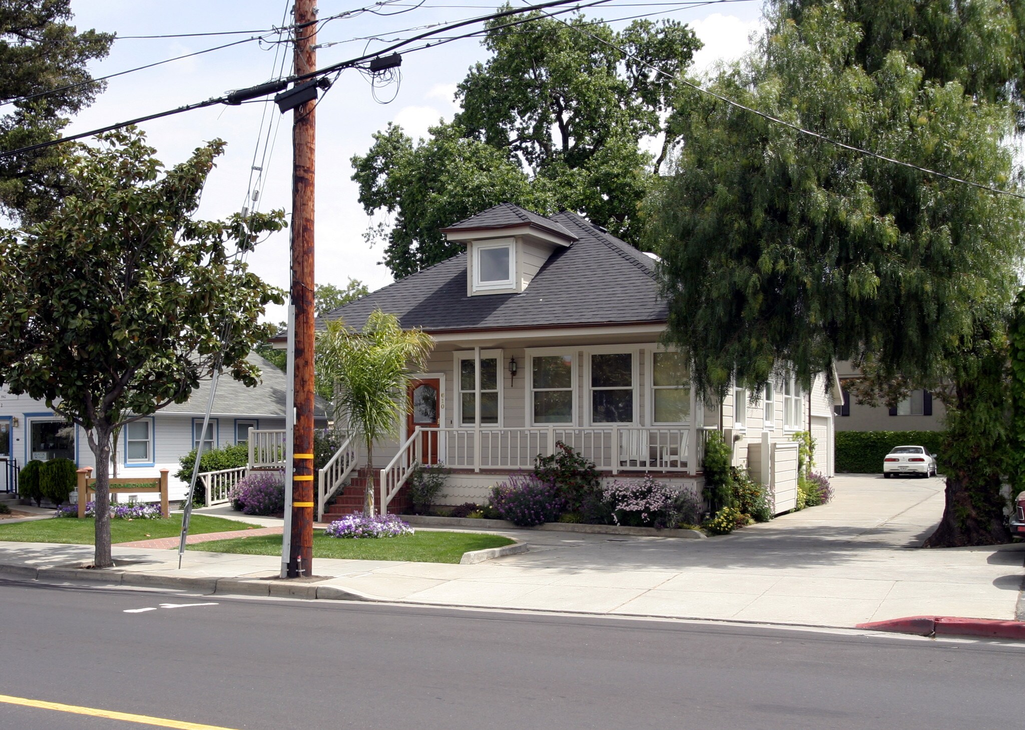 610 University Ave, Los Gatos, CA à louer Photo du bâtiment- Image 1 de 8