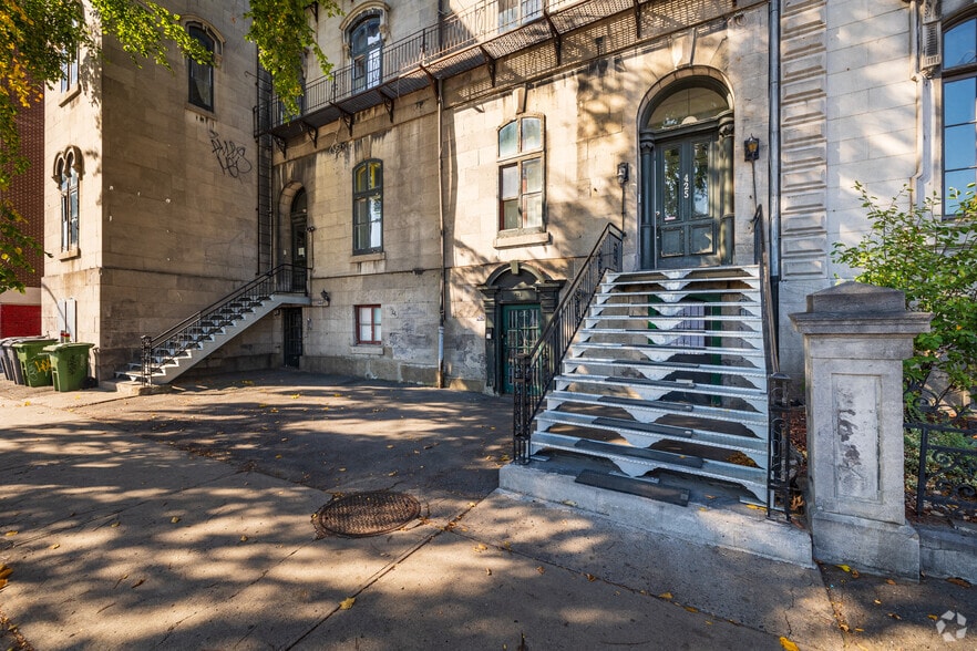 419-427 Av Viger E, Montréal, QC for sale - Building Photo - Image 2 of 3