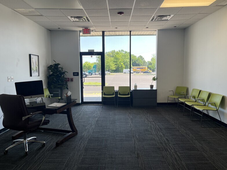 2800-2866 Street Rd, Bensalem, PA à louer - Photo intérieure - Image 1 de 17