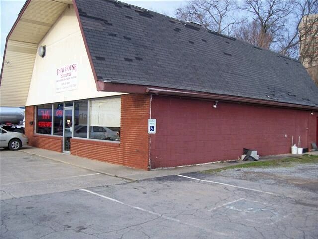 211 N Riverside Dr, Clarksville, TN à vendre - Photo du bâtiment - Image 3 de 31