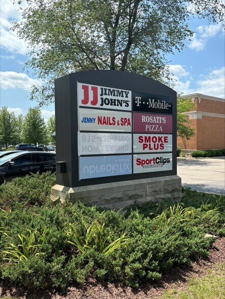 2071-2085 Orchard Rd, Montgomery, IL à louer - Photo du bâtiment - Image 3 de 3