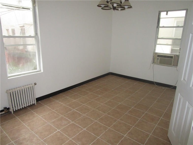 3022 Brighton 8th St, Brooklyn, NY for sale - Interior Photo - Image 3 of 31