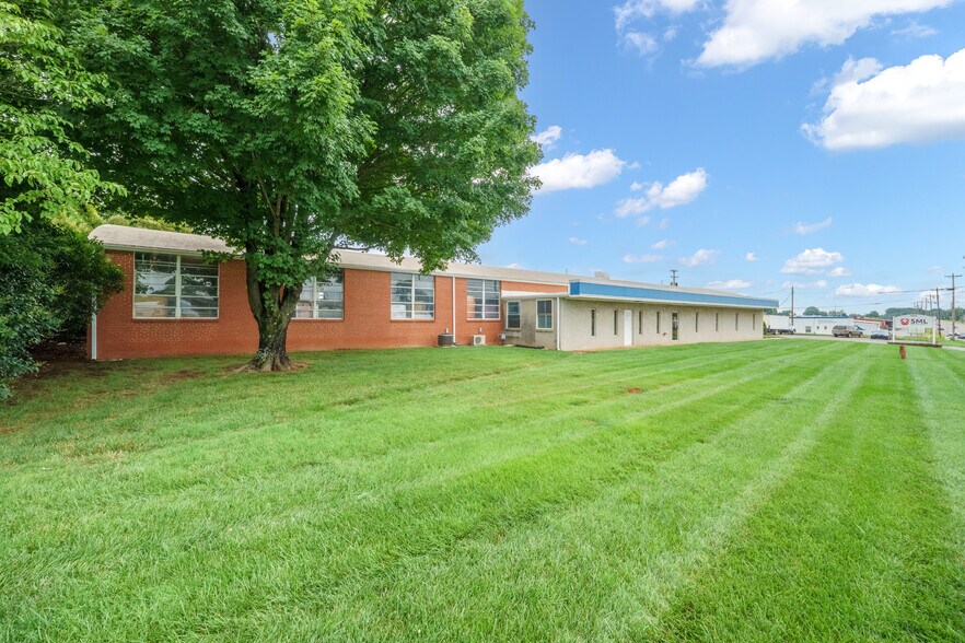 1551 Salisbury Rd, Statesville, NC for lease - Building Photo - Image 2 of 33