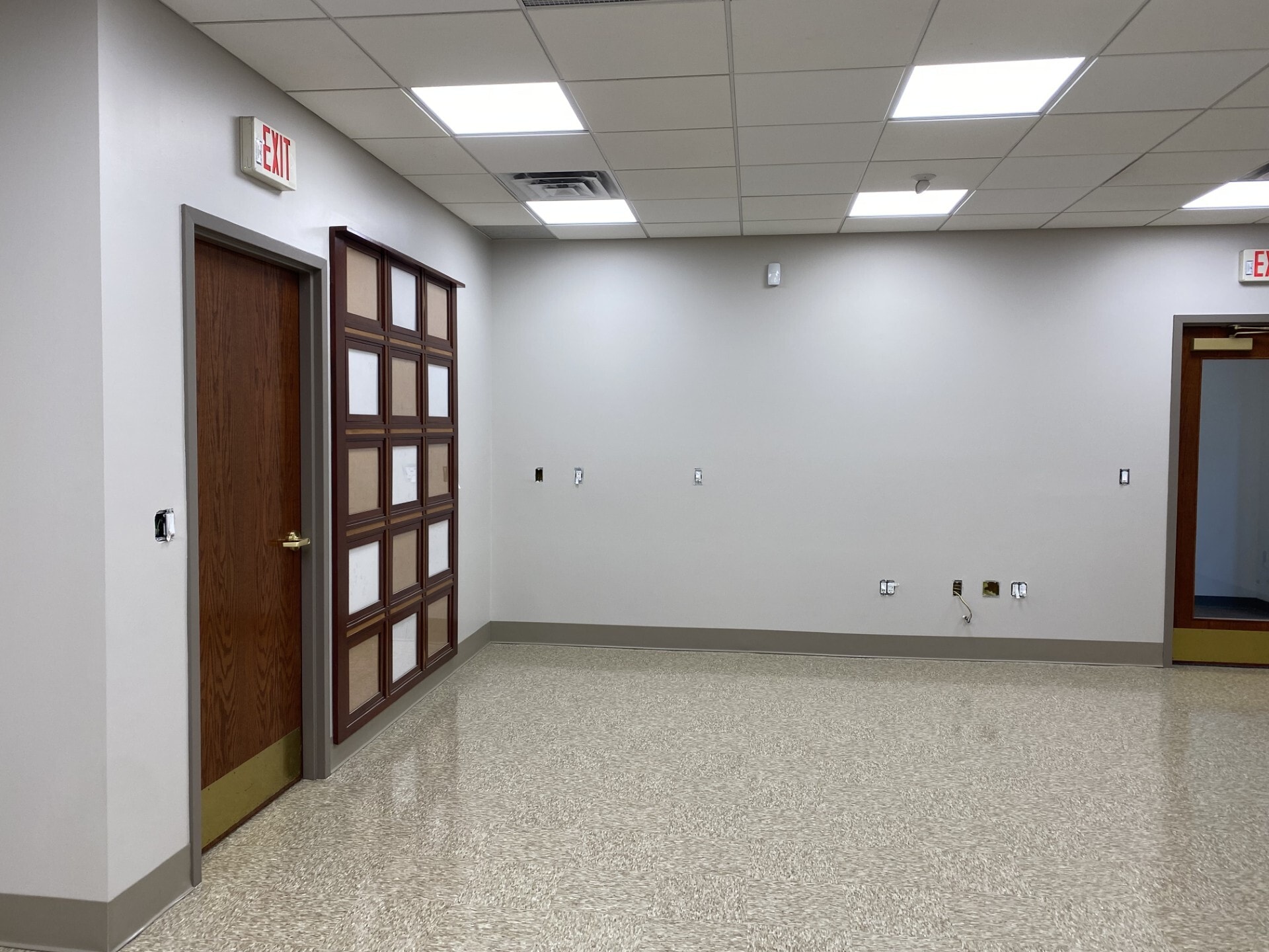 2212 Noblestown Rd, Pittsburgh, PA for lease Interior Photo- Image 1 of 8