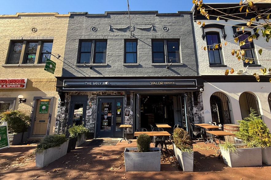 723 8th St SE, Washington, DC for sale - Building Photo - Image 1 of 18