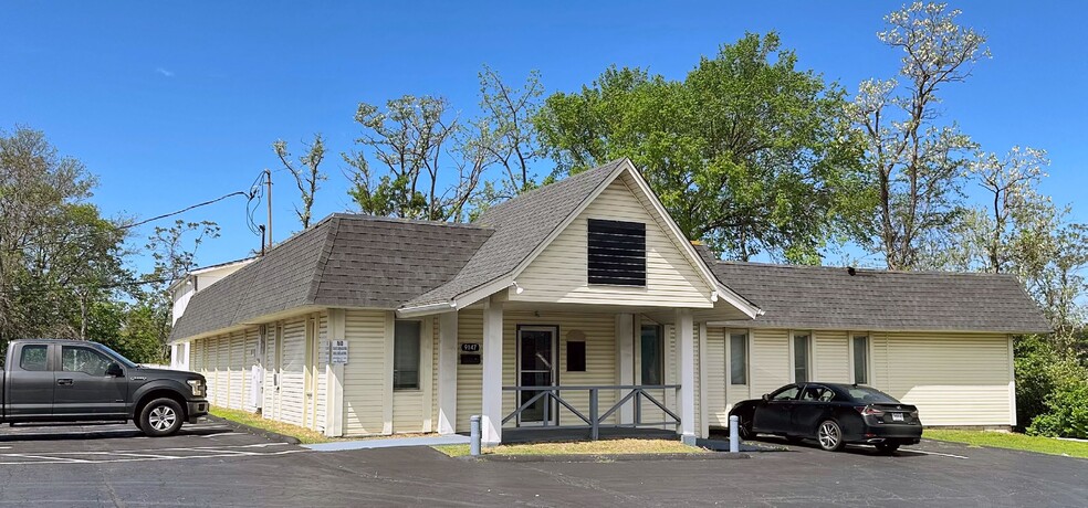 9147 Watson Rd, Saint Louis, MO à vendre - Photo du bâtiment - Image 2 de 7