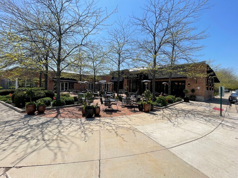 1044 N Western Ave, Lake Forest, IL à louer - Photo du bâtiment - Image 1 de 11