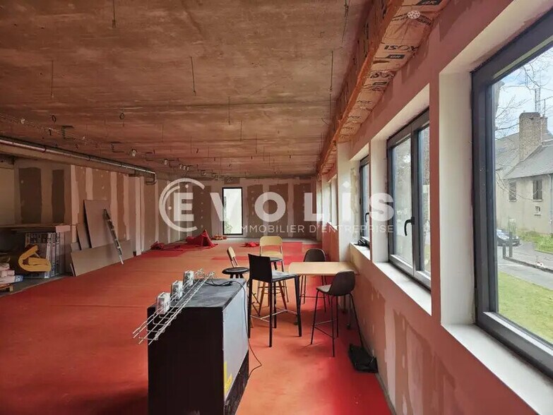 Office in Les Ulis for lease - Interior Photo - Image 2 of 10